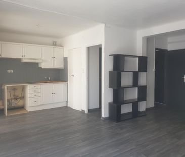 NIMES - PROCHE HOTEL DE POLICE - APPARTEMENT T3 55.40 m2 AVEC BALCO... - Photo 4