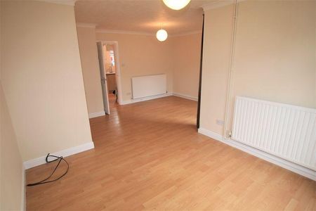 3 bedroom end of terrace house to rent - Photo 2