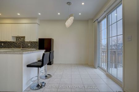 Detached Home For Lease | E8135714 - Photo 2