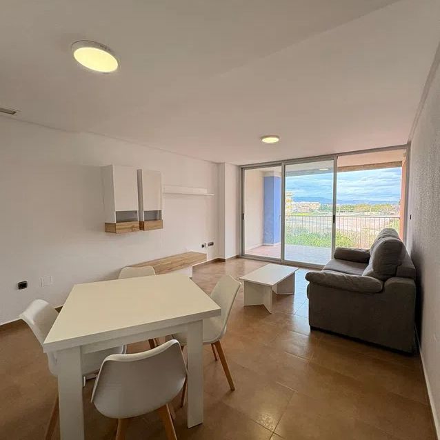 Alquiler de piso en Calle Tirso de Molina - Photo 1