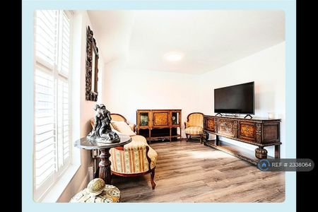 2 bedroom maisonette to rent - Photo 5