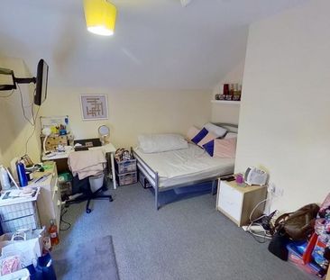 4 bedroom end of terrace house to rent - Photo 4