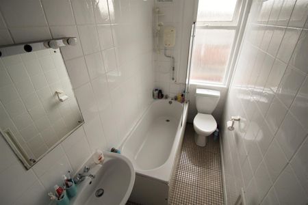 Meanwood Road, Meanwood, Leeds, LS6 4AW - Photo 2