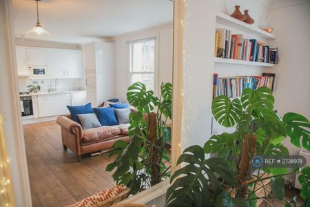 2 bedroom flat to rent - Photo 3