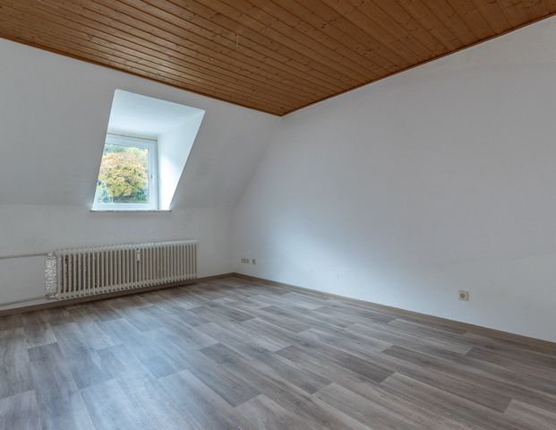 Ca. 51 m² große 2-Zimmer-Dachgeschosswohnung mit Tageslichtbad in Hagen-Eilpe - Foto 1