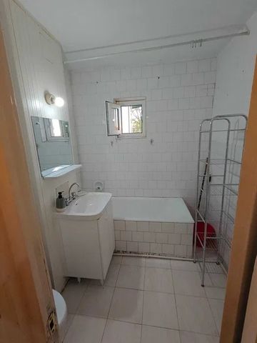 Apartament 2 camere, decomandat, zona Alexandru cel Bun - Fotografie 5