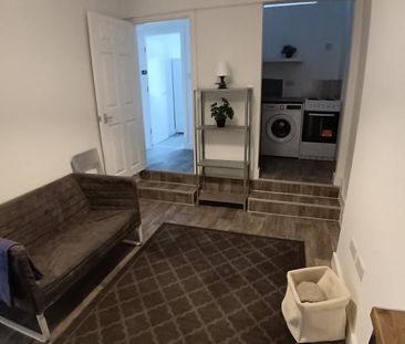 1 Bed Flat, Thornton Heath, CR7 - Photo 1