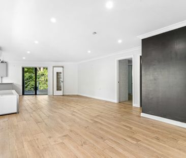 Private oasis living ideal for growing and extended families - Photo 2