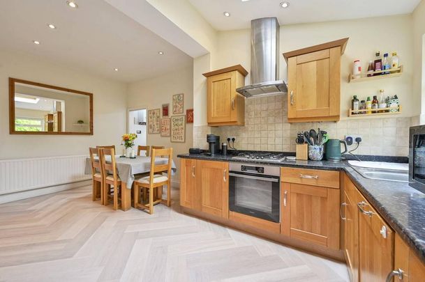 3 bedroom maisonette to rent - Photo 1