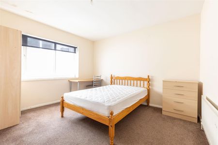 5 bed terraced house to rent in Chillingham Road, Heaton, NE6 - Photo 5