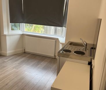 5 Bed Terraced House, Malham Terrace, N18 - Photo 5