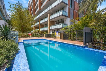 Two Bedroom Apartment with Terrace + Pool - Photo 2