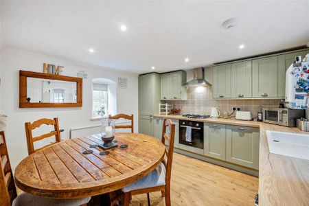 4 bedroom apartment to rent - Photo 2