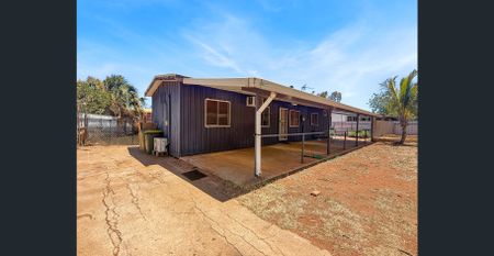 2 Bedroom home with HEAPS of parking - Photo 3