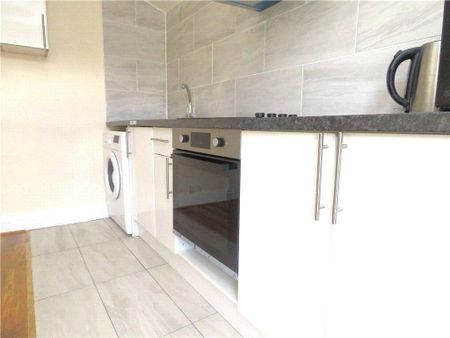 1 bedroom in a house share to rent - Photo 5