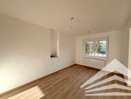 Großzügige, helle 2,5-Zimmer Wohnung in Bahnhofsnähe! - Photo 2