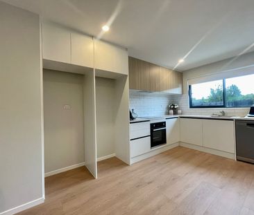 MANGERE BRIDGE, 3 BEDROOMS - Photo 2
