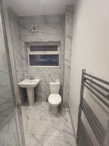 2 Bed Flat, Gregory Boulevard, NG7 - Photo 5