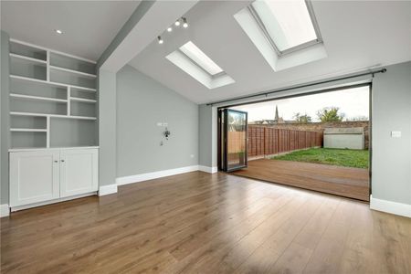 Four-bedroom home set on a private road, offering a harmonious blend of period character and contemporary style. Located within easy reach of local amenities, and excellent transport links. - Photo 2