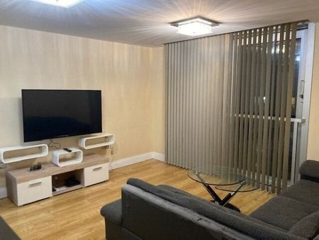 Brooklyn House, CMK, MK9 - Photo 2