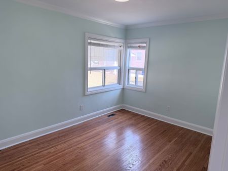 For Lease - 133 Hawthorne Road Unit# Main floor, Oakville, Ontario - Photo 2