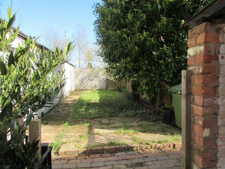 Terraced House to rent on - Photo 2