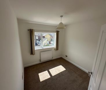 Superb 3 bedroomed terrace house to let with first floor bathroom, ... - Photo 5