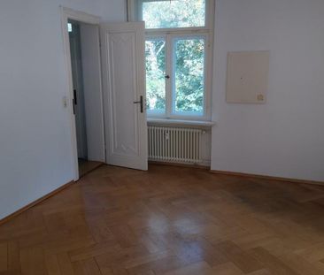 Sehr geräumige 5-Zimmerwohnung in Villa mit großer Terrasse - Photo 3