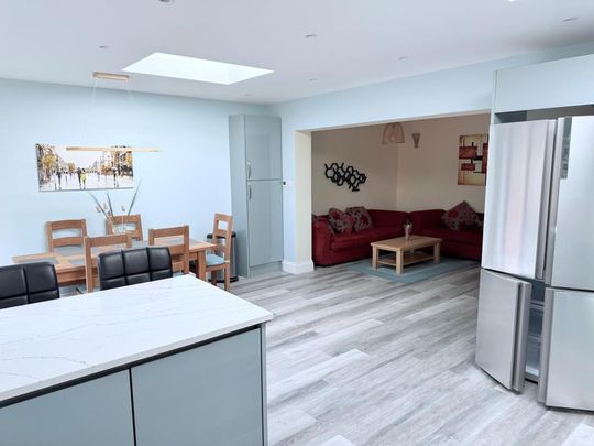 6 bedroom semi-detached house to rent - Photo 1