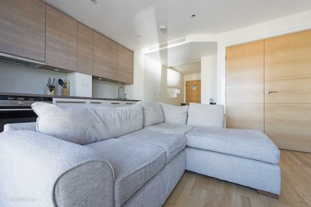 St. George Wharf, London, SW8 2FH - Photo 3