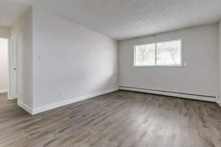 2 Bedroom - Photo 3