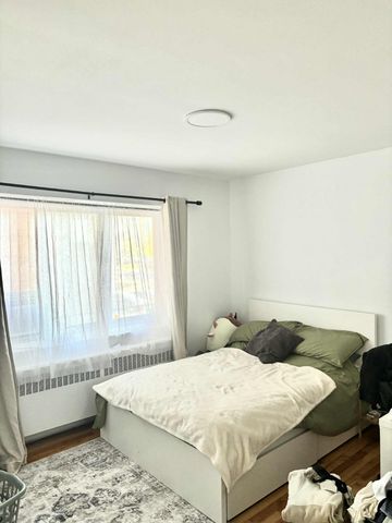 2 MOIS DE LOYER GRATUITS Unité d’une chambre récemment rénovée, offerte en location semi-meublée ! - Photo 2
