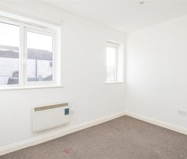 2 bed Apartment To Let - Photo 5