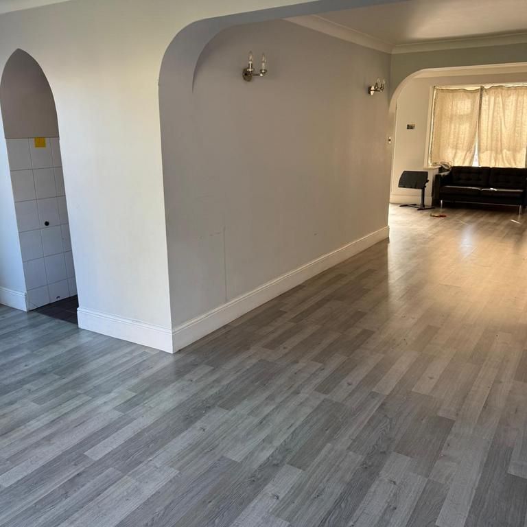 3 bedroom semi-detached house to rent - Photo 1