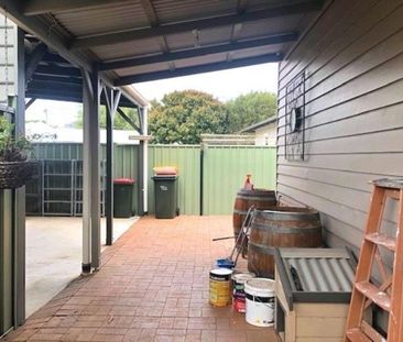 PERFECT FAMILY HOME IN CENTRE OF TOWN - Photo 3