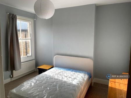 2 bedroom flat to rent - Photo 4