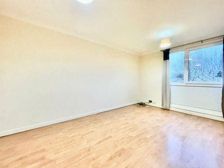 2 Bedroom Flat to Rent in Lea - Photo 4