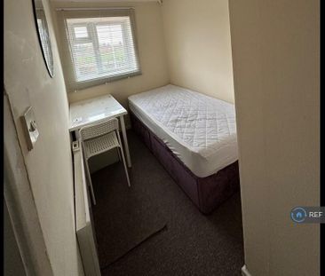 3 bedroom flat to rent - Photo 2