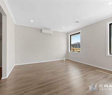 Spacious Family Living with Style, Comfort & Convenience! - Photo 6