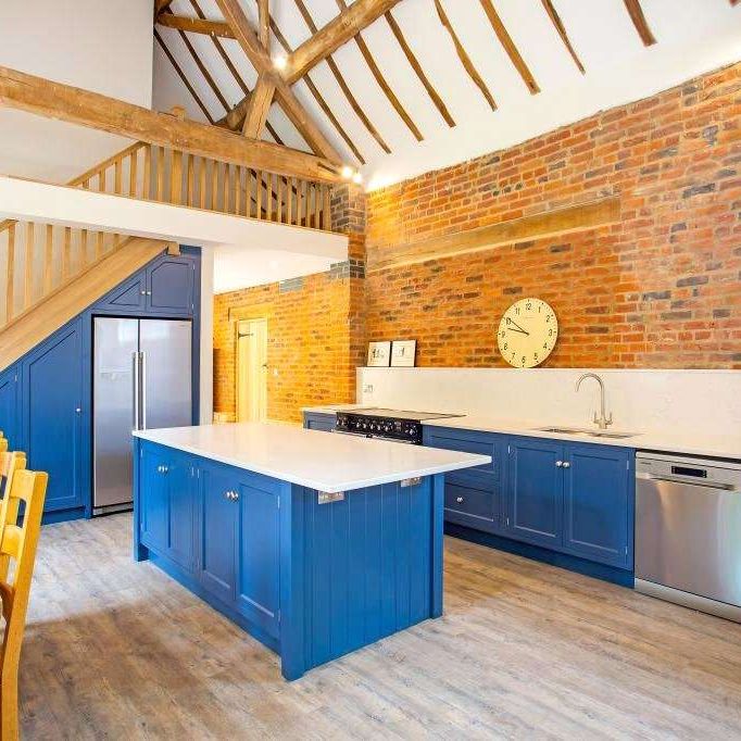 Fabulous five bedroom barn conversion in the village of Dorsington - Photo 1