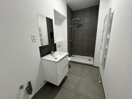 Appartement 1ch. remis à neuf à 6040 Charleroi Jumet  Loyer: 720 € - Photo 2