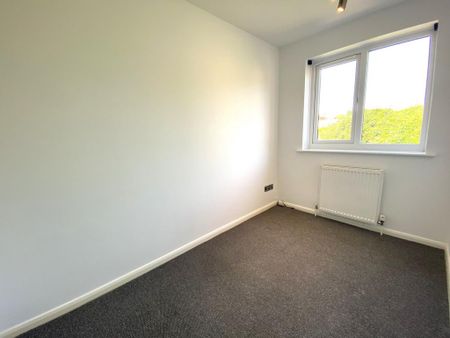 2 bedroom semi-detached house to rent - Photo 4