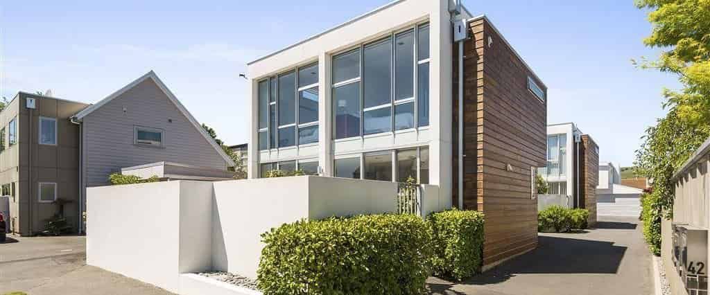 Beautiful Contemporary Living - Photo 1