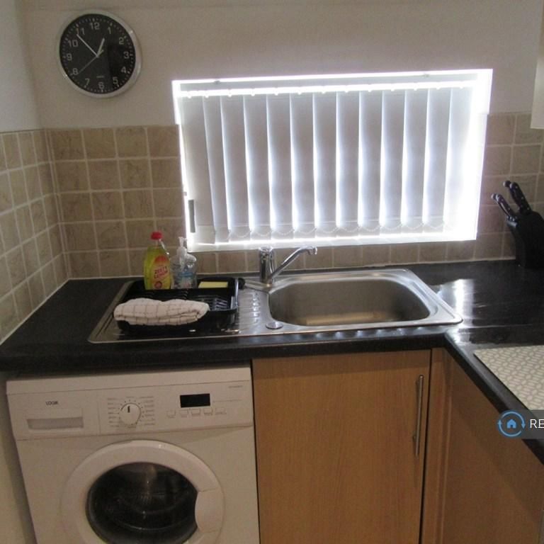 2 bedroom flat to rent - Photo 1