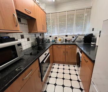 2 bedroom apartment to rent Southwood Court, Pine Grove, Weybridge,... - Photo 4