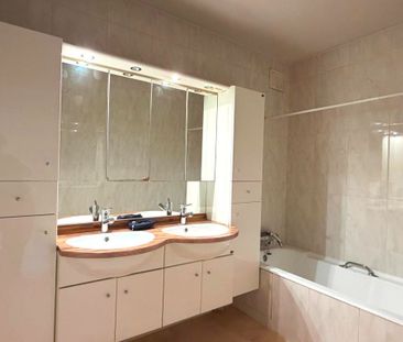 Stijlvol en ruim appartement met 3 slaapkamers en terras - Photo 6