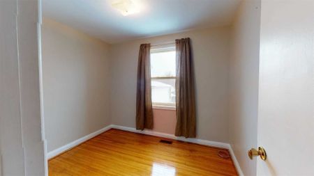 For Lease - 184 Calvington Drive Unit# Main, Toronto, Ontario - Photo 2