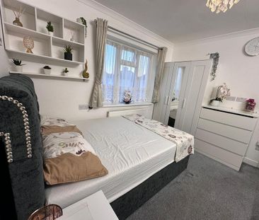 3 bedroom flat to rent - Photo 5