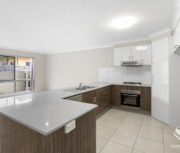 Spacious Townhouse - Photo 5