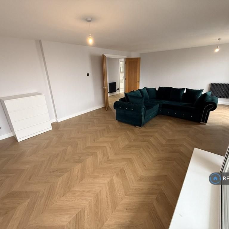 2 bedroom flat to rent - Photo 1